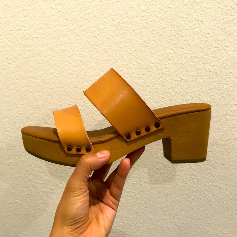 Tan clogs size 6 universal thread TTS